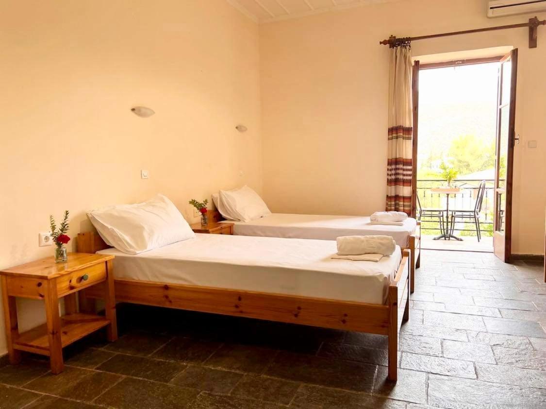 Kastro Aggeliki Apartment Kardhamili Exterior foto